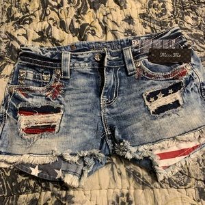 Miss Me size 27 signature short